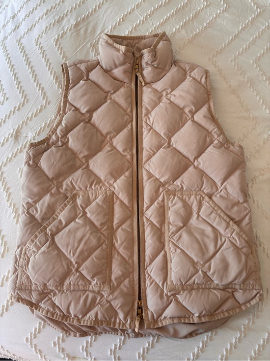 J. Crew Jackets & Blazers - J .Crew Quilted Sleeveless Puffer Vest in Beige women medium